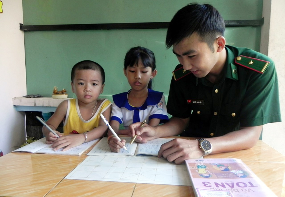 Đảng trong lòng người dân biên giới An Giang - Kỳ 4: Thầm lặng những người xây “cột mốc lòng dân” Đảng trong lòng người dân biên giới An Giang Xây dựng cột mốc trong lòng nhân dân - Kỳ 4: Thầm lặng những người xây “cột mốc lòng dân”