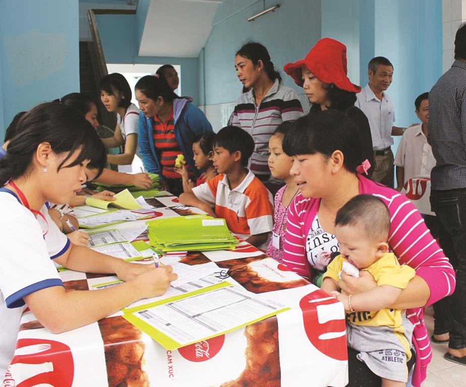 Hỗ trợ trẻ em khuyết tật tiếp cận các dịch vụ bảo vệ, chăm sóc, giáo dục