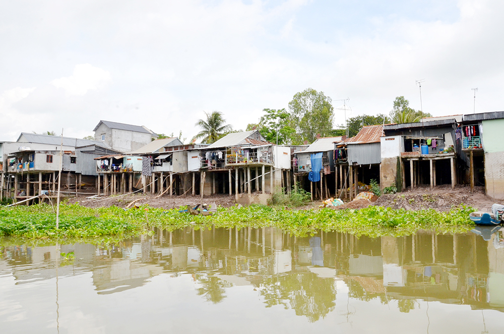 Đầu nguồn ứng phó sạt lở - Kỳ 1: Những khúc sông không bình yên Đầu nguồn ứng phó sạt lở - Kỳ 1: Những khúc sông không bình yên
