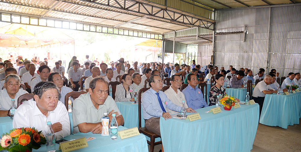 Khánh thành cầu nông thôn được đầu tư lớn nhất từ trước đến nay từ nguồn đóng góp của nhân dân Khánh thành cầu nông thôn được đầu tư lớn nhất từ trước đến nay từ nguồn đóng góp của nhân dân
