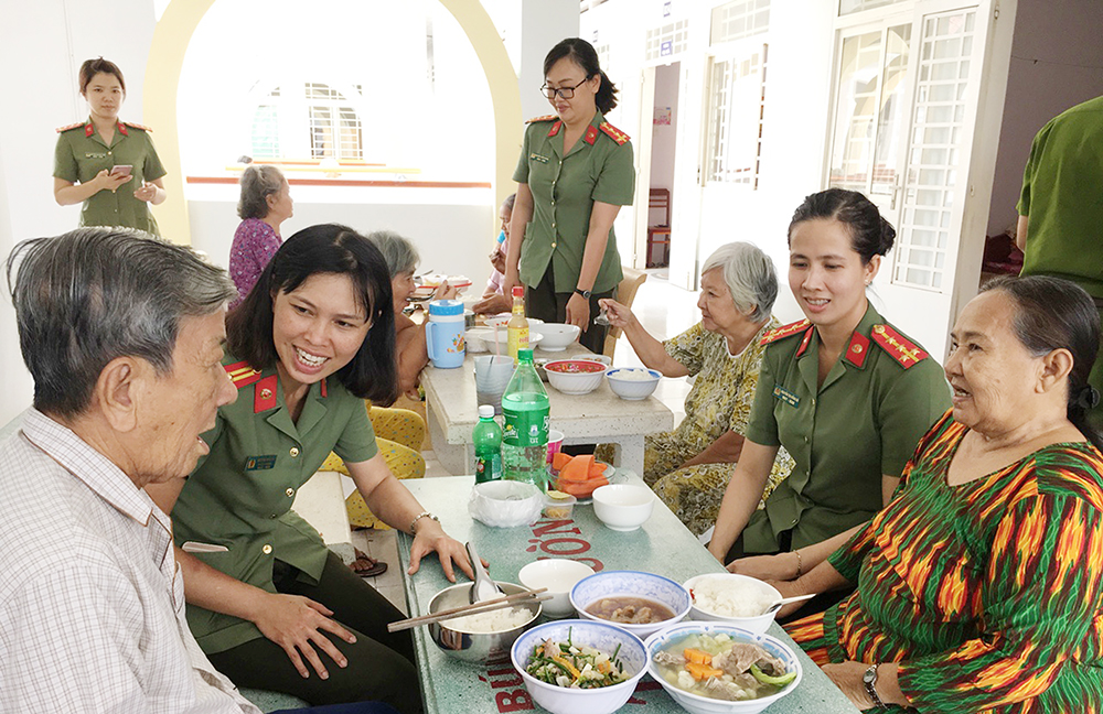 30 năm chắt chiu tình thương