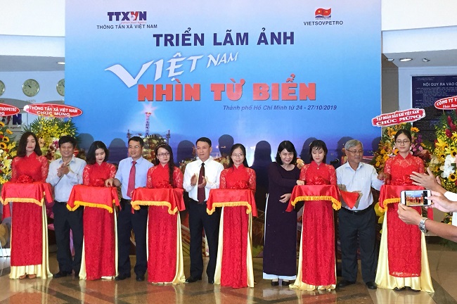 Triển lãm 100 bức ảnh chủ đề ‘Việt Nam - Nhìn từ biển’