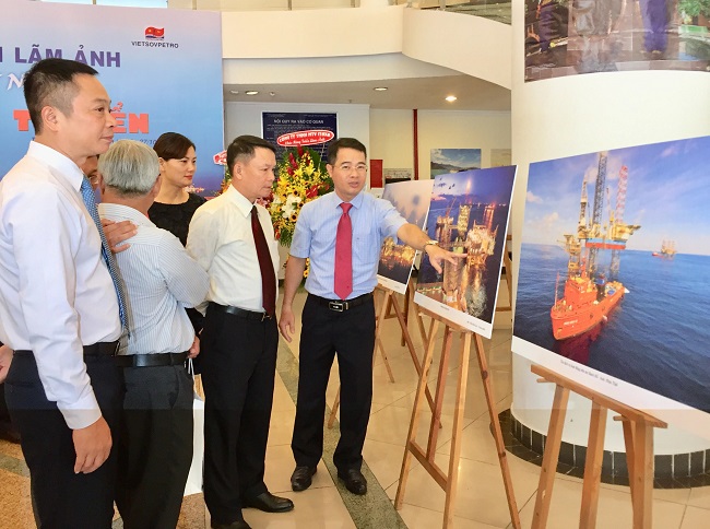 Triển lãm 100 bức ảnh chủ đề ‘Việt Nam - Nhìn từ biển’