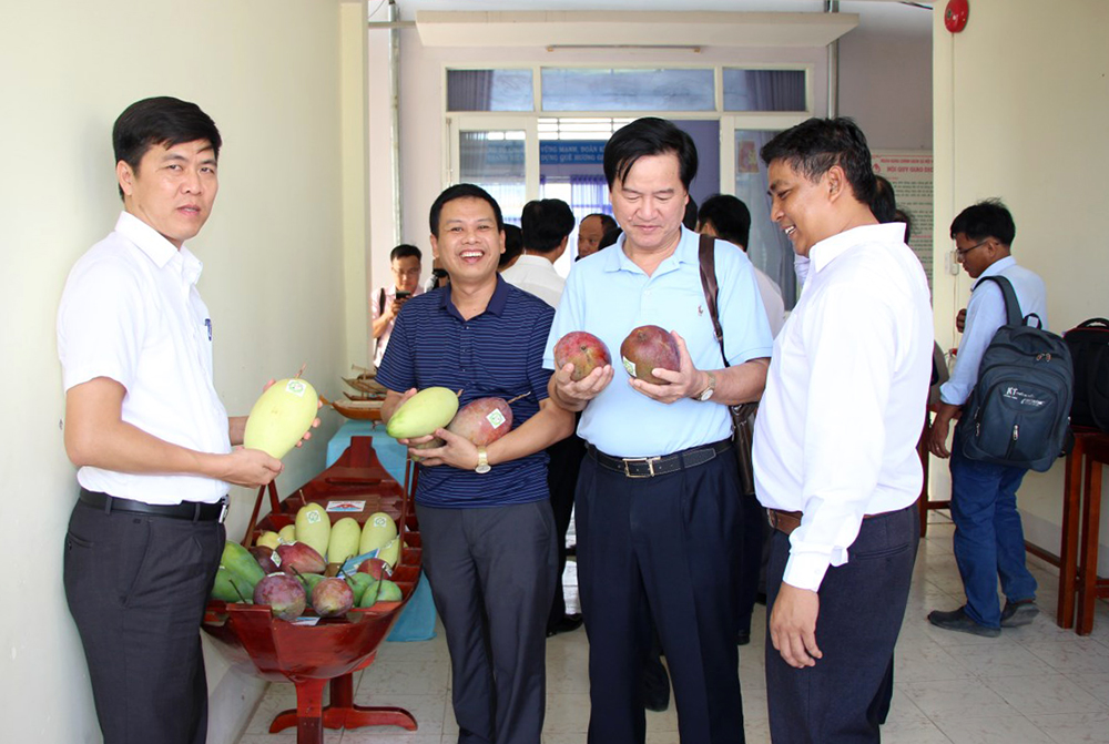Bí thư Tỉnh ủy tỉnh Hà Tĩnh Lê Đình Sơn thăm và làm việc tại An Giang Bí thư Tỉnh ủy tỉnh Hà Tĩnh Lê Đình Sơn thăm và làm việc tại An Giang