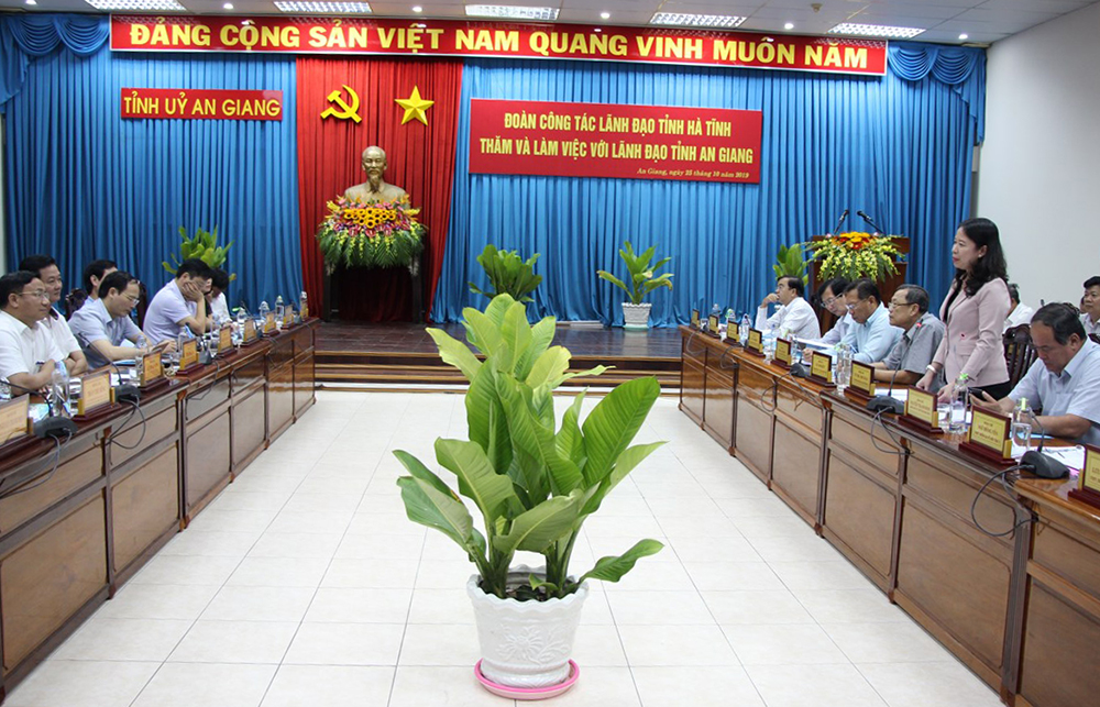 Bí thư Tỉnh ủy tỉnh Hà Tĩnh Lê Đình Sơn thăm và làm việc tại An Giang Bí thư Tỉnh ủy tỉnh Hà Tĩnh Lê Đình Sơn thăm và làm việc tại An Giang