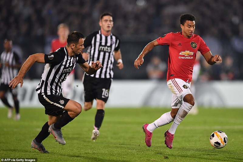 MU thắng nhờ phạt đền, siêu phẩm giúp Arsenal lội ngược dòng