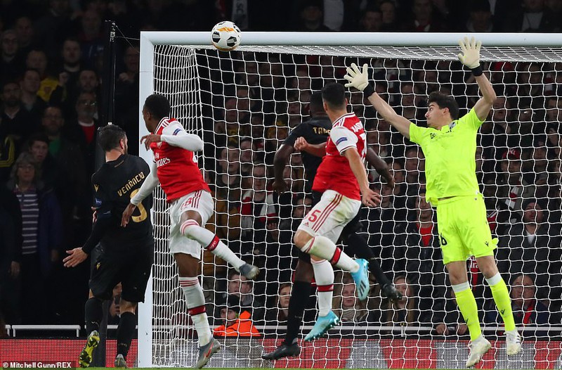 MU thắng nhờ phạt đền, siêu phẩm giúp Arsenal lội ngược dòng