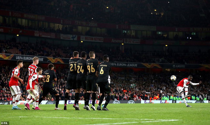 MU thắng nhờ phạt đền, siêu phẩm giúp Arsenal lội ngược dòng