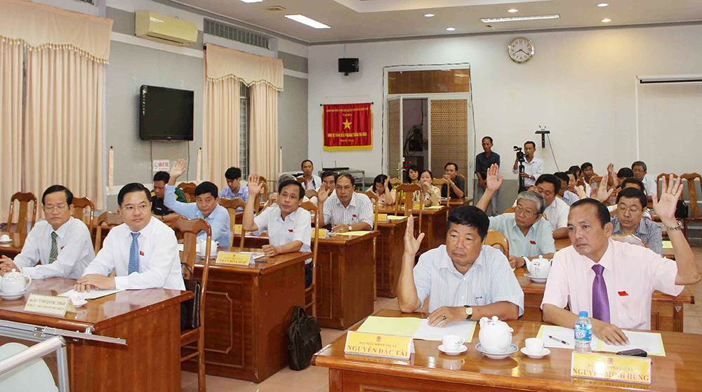 Đại biểu HĐND TX.Tân Châu bầu ông Huỳnh Quốc Thái giữ chức Chủ tịch UBND TX.Tân Châu, nhiệm kỳ 2016–2021
