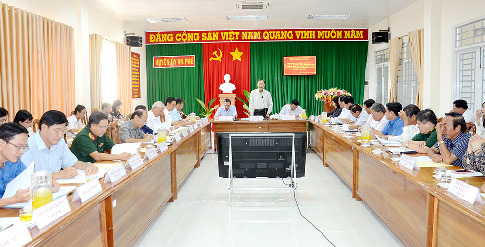 Phó Bí thư Thường trực Tỉnh ủy Võ Anh Kiệt làm việc với Ban Thường vụ Huyện ủy An Phú Đồng chí Võ Anh Kiệt phát biểu tại buổi làm việc với Ban Thường vụ Huyện ủy An Phú