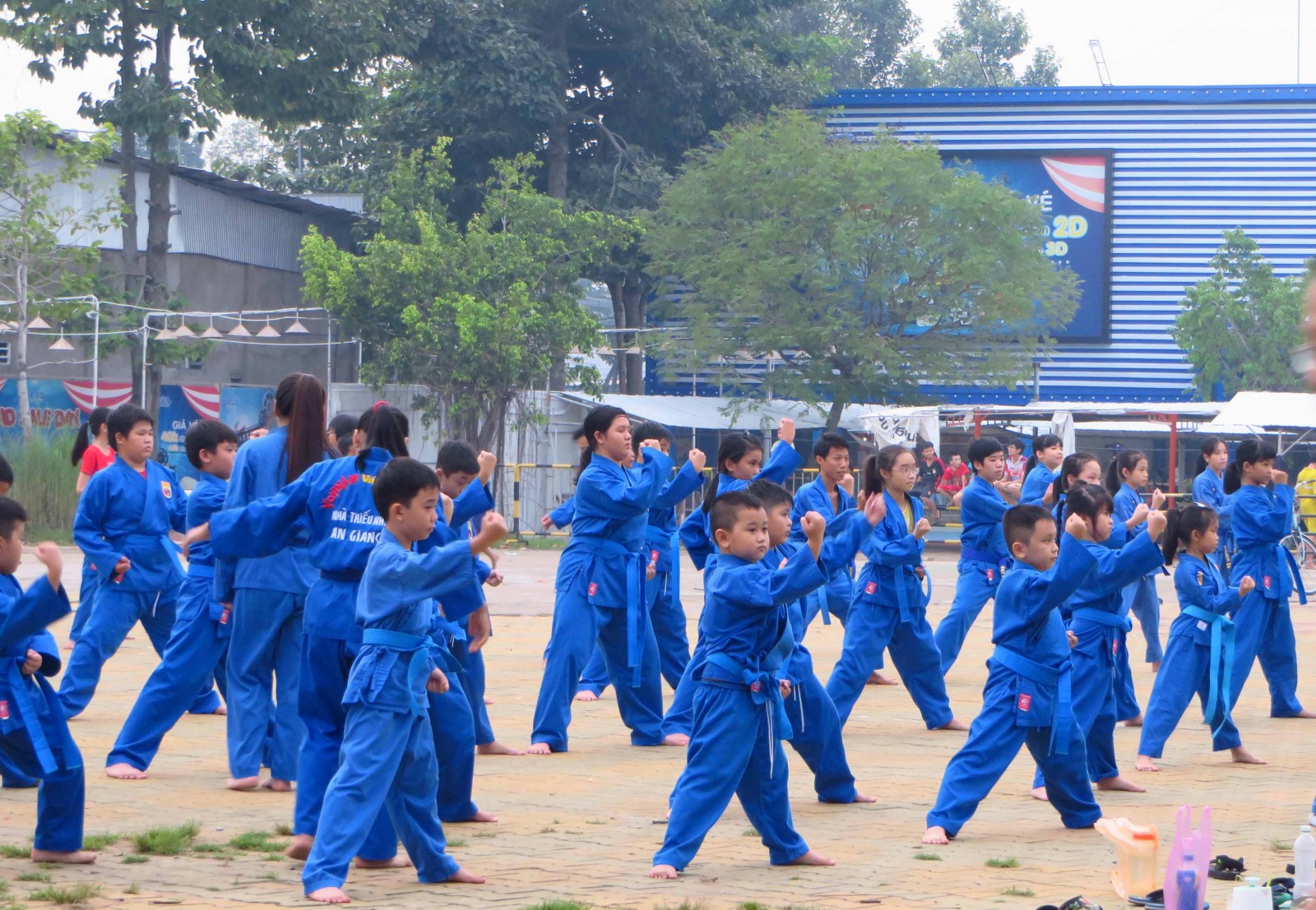 Kỳ cuối: Hãy là chỗ dựa vững chắc cho trẻ em
