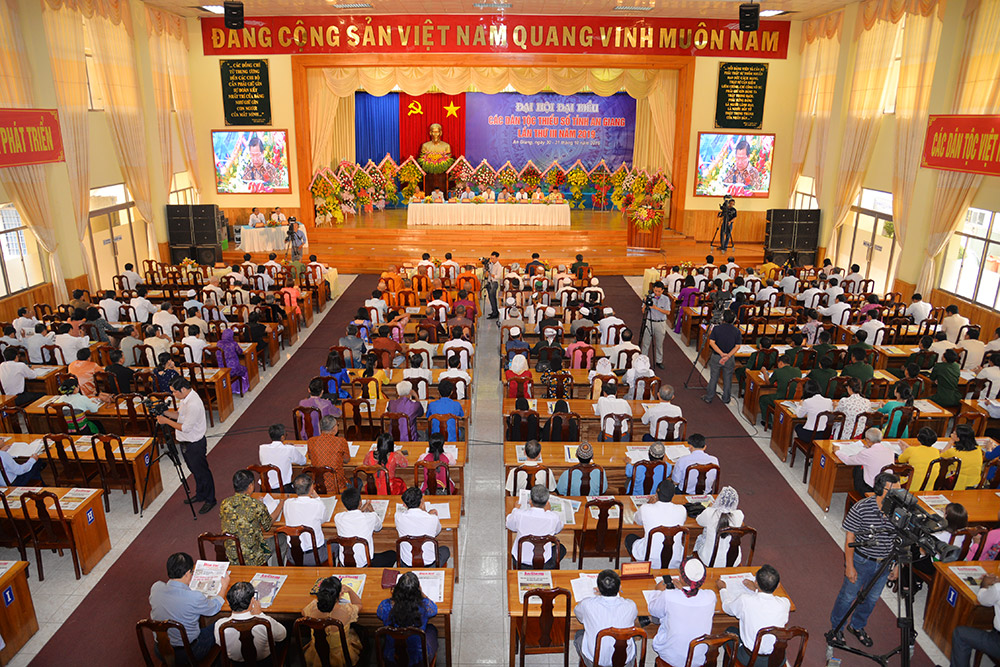 Phát huy sức mạnh đại đoàn kết toàn dân tộc, góp sức xây dựng, phát triển quê hương giàu đẹp Quang cảnh đại hội