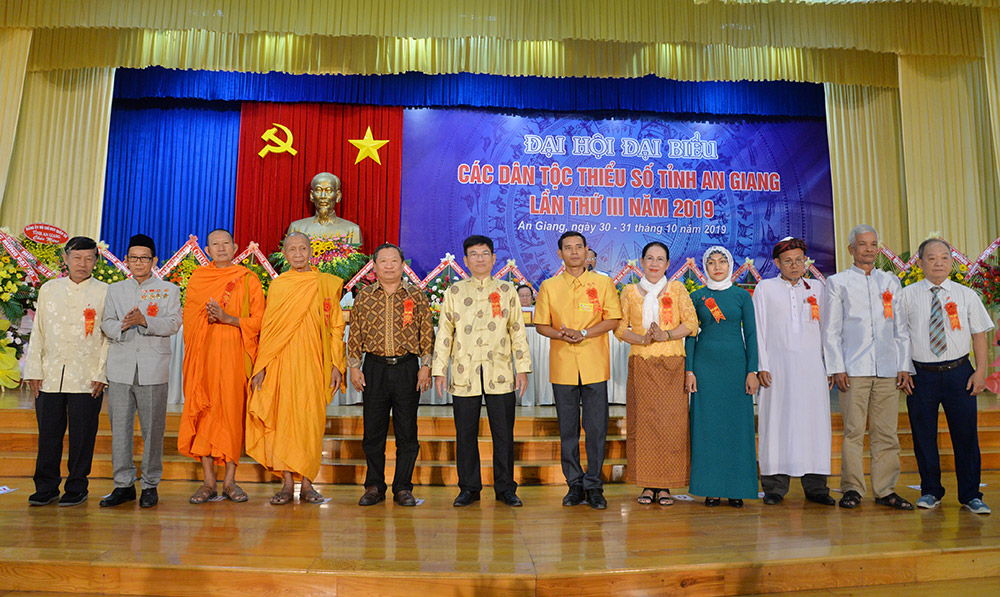 Phát huy sức mạnh đại đoàn kết toàn dân tộc, góp sức xây dựng, phát triển quê hương giàu đẹp Đoàn đại biểu chính thức và dự khuyết được hiệp thương cử tham dự Đại hội đại biểu các dân tộc thiểu số toàn quốc lần II – 2020 ra mắt đại hội