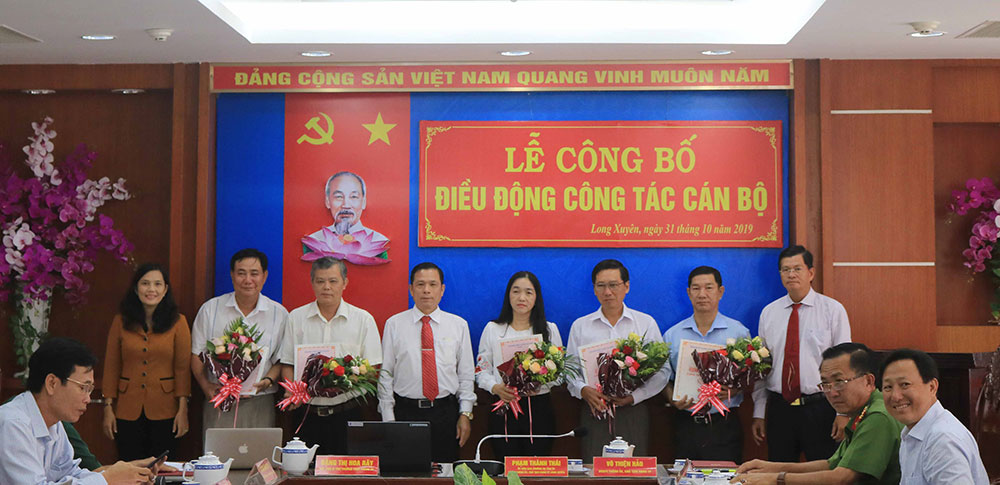 Phiên họp không giấy đầu tiên ở Long Xuyên