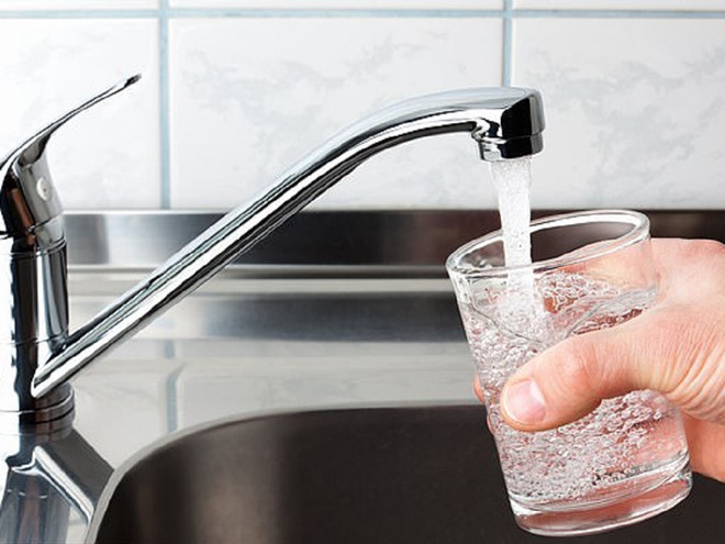 Uống nhiều nước có thực sự giúp giảm cân hay không?