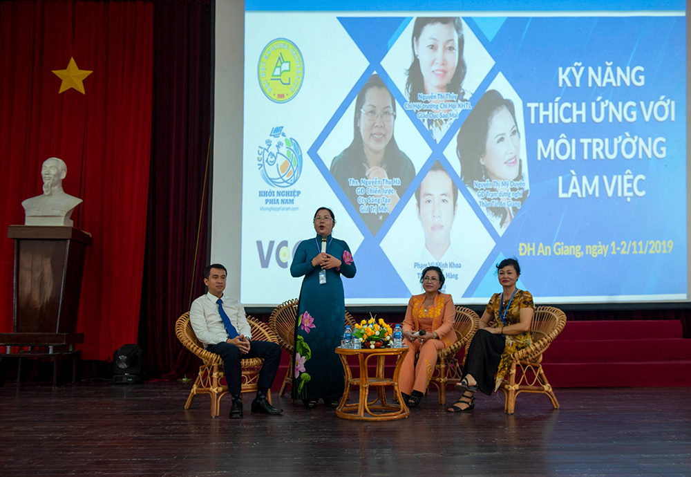 Tập huấn kỹ năng thích ứng môi trường làm việc cho sinh viên năm 4 Trường Đại học An Giang Tập huấn kỹ năng thích ứng môi trường làm việc cho sinh viên năm 4 Trường Đại học An Giang