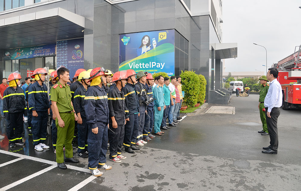 Diễn tập phòng cháy chữa cháy tại tòa nhà Viettel An Giang Họp rút kinh nghiệm sau buổi diễn tập