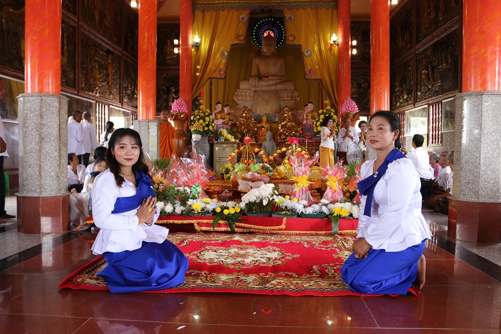 Thiêng liêng ngày lễ Dâng y của đồng bào dân tộc thiểu số Khmer