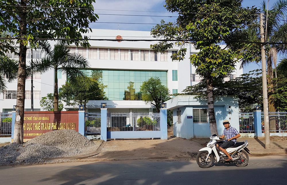 Cách chức Phó Đội trưởng Đội Tuyên truyền - Hỗ trợ người nộp thuế - Trước bạ- Thu khác gây phiền hà, mượn tiền doanh nghiệp Kỷ luật, cách chức Phó Đội trưởng Đội Tuyên truyền - Hỗ trợ người nộp thuế - Trước bạ- Thu khác gây phiền hà, mượn tiền doanh nghiệp