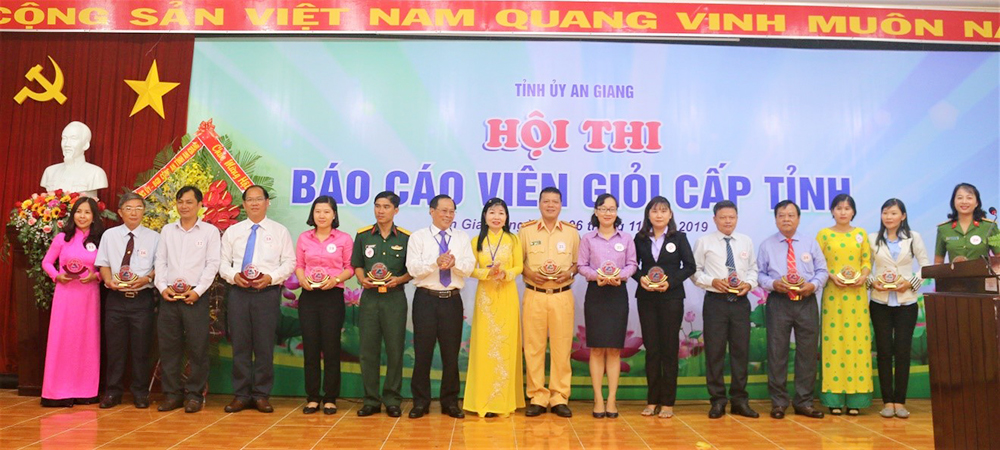 Khai mạc Hội thi Báo cáo viên giỏi cấp tỉnh năm 2019 Khai mạc Hội thi Báo cáo viên giỏi cấp tỉnh năm 2019