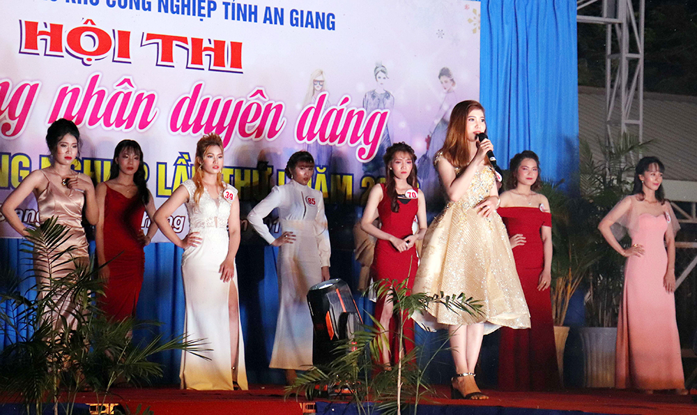 Hội thi “Nữ công nhân duyên dáng” lần thứ I Hội thi “Nữ công nhân duyên dáng” lần thứ I