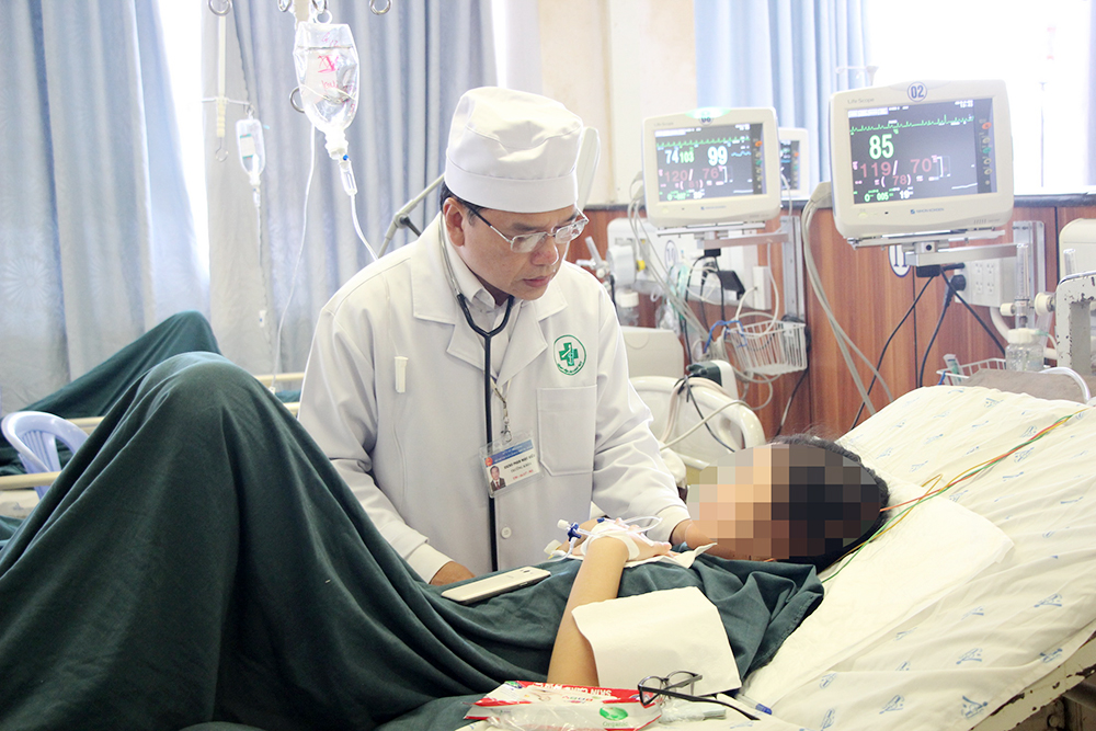 Cứu sống 2 học sinh Trường THPT chuyên Thoại Ngọc Hầu bị đuối nước Cứu sống 2 học sinh Trường THPT Chuyên Thoại Ngọc Hầu bị đuối nước