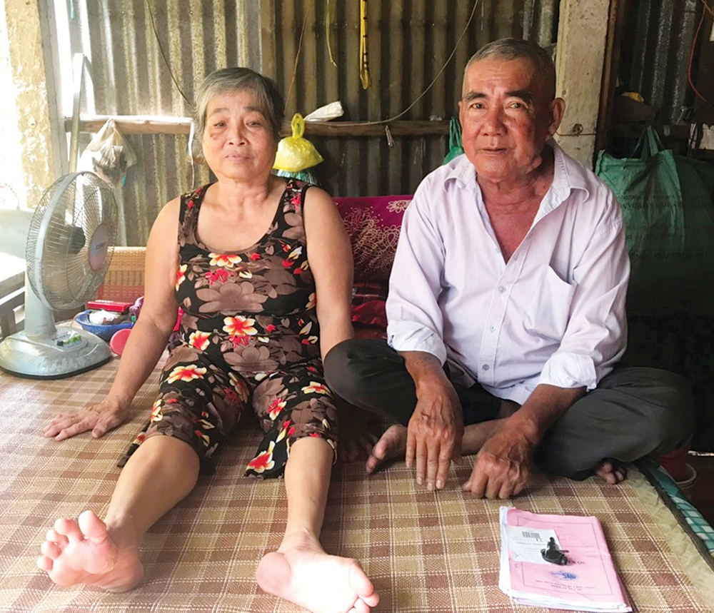 Tình cảnh khó khăn của 2 cặp vợ chồng