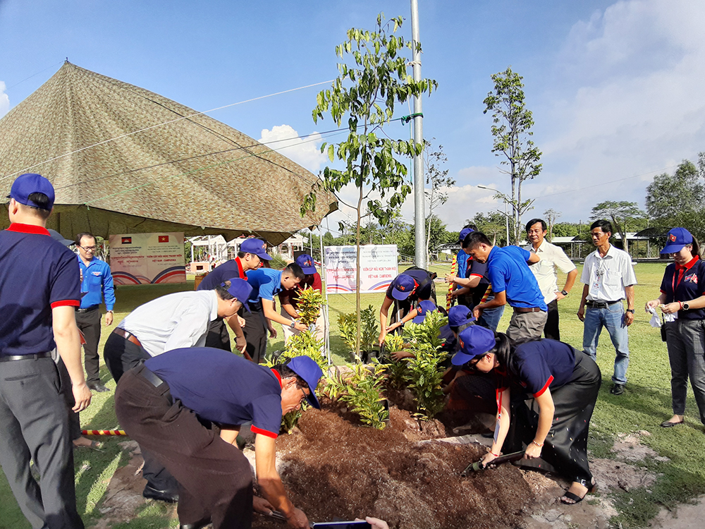 Sôi nổi Ngày hội giao lưu các nhà báo trẻ, thanh niên, sinh viên Việt Nam – Campuchia Sôi nổi Ngày hội giao lưu các nhà báo trẻ, thanh niên, sinh viên Việt Nam – Campuchia