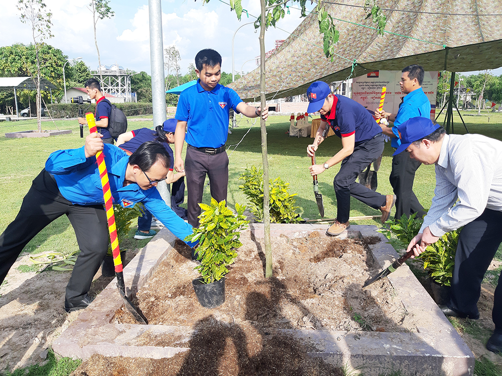Sôi nổi Ngày hội giao lưu các nhà báo trẻ, thanh niên, sinh viên Việt Nam – Campuchia Sôi nổi Ngày hội giao lưu các nhà báo trẻ, thanh niên, sinh viên Việt Nam – Campuchia