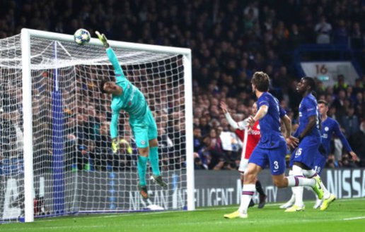 8 bàn, 2 thẻ đỏ; Chelsea và Ajax tạo ra trận cầu siêu kịch tính