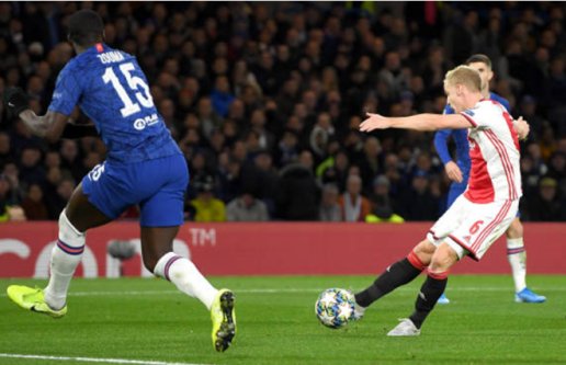 8 bàn, 2 thẻ đỏ; Chelsea và Ajax tạo ra trận cầu siêu kịch tính