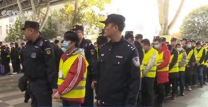 Hàng nghìn tên tội phạm lừa đảo qua mạng bị Trung Quốc áp giải về nước