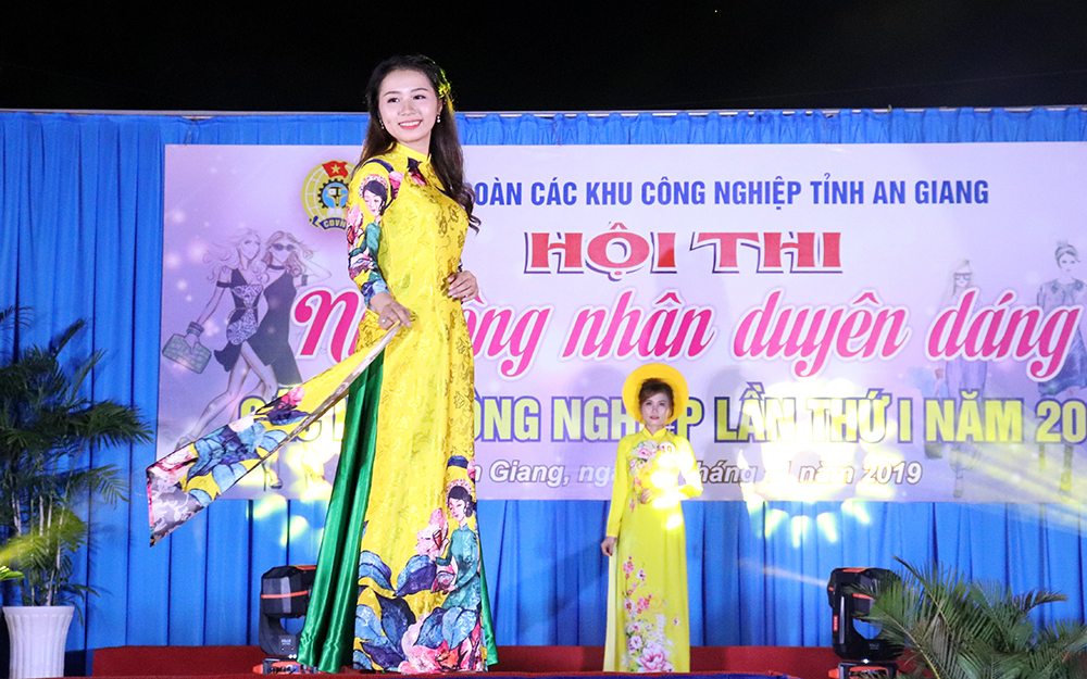 Thí sinh Trần Thị Bảo Trang đoạt giải nhất Hội thi “Nữ công nhân duyên dáng” Thí sinh Trần Thị Bảo Trang đoạt giải nhất Hội thi “Nữ công nhân duyên dáng”