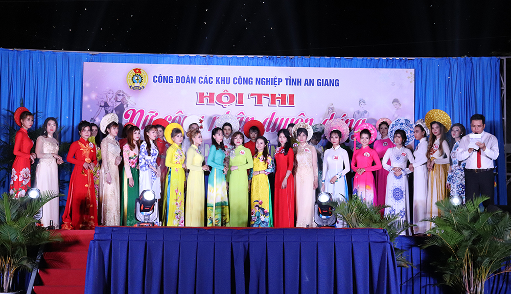 Thí sinh Trần Thị Bảo Trang đoạt giải nhất Hội thi “Nữ công nhân duyên dáng” Thí sinh Trần Thị Bảo Trang đoạt giải nhất Hội thi “Nữ công nhân duyên dáng”