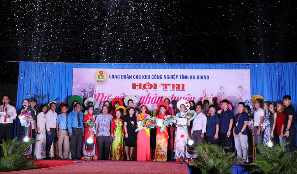 Thí sinh Trần Thị Bảo Trang đoạt giải nhất Hội thi “Nữ công nhân duyên dáng” Thí sinh Trần Thị Bảo Trang đoạt giải nhất Hội thi “Nữ công nhân duyên dáng”