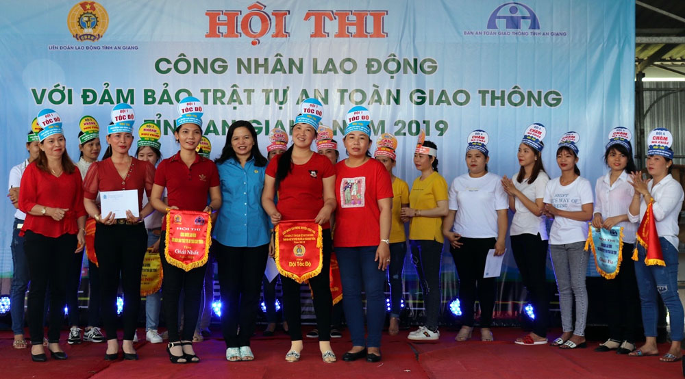 Sôi nổi Hội thi "Công nhân lao động với đảm bảo trật tự an toàn giao thông"