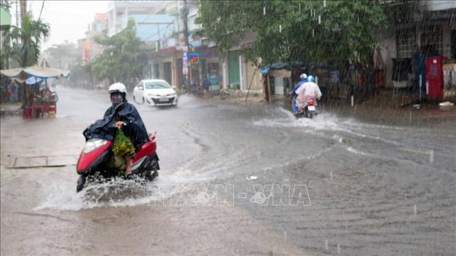 Áp thấp nhiệt đới suy yếu thành một vùng áp thấp và tan dần