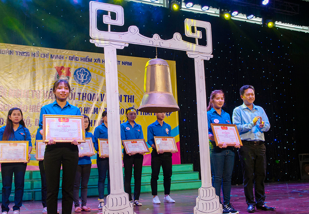 Tư vấn, đối thoại về chính sách các loại bảo hiểm cho cán bộ đoàn, đoàn viên, thanh niên tỉnh