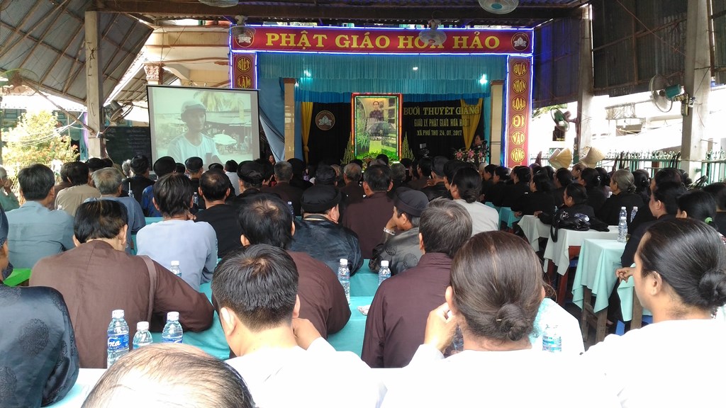 An Giang - tín đồ Phật giáo Hòa Hảo giữ gìn trật tự an toàn giao thông