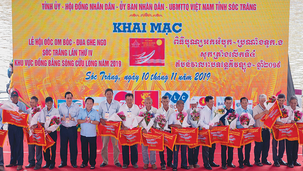 Sôi nổi Lễ hội Oóc Om Bóc - đua ghe ngo Sóc Trăng lần thứ IV khu vực ĐBSCL năm 2019 Sôi nổi Lễ hội Oóc Om Bóc - đua ghe ngo Sóc Trăng lần thứ IV khu vực ĐBSCL năm 2019