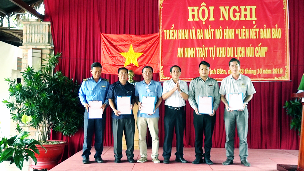 Đảm bảo an ninh trật tự tại núi Cấm Đảm bảo an ninh trật tự tại núi Cấm