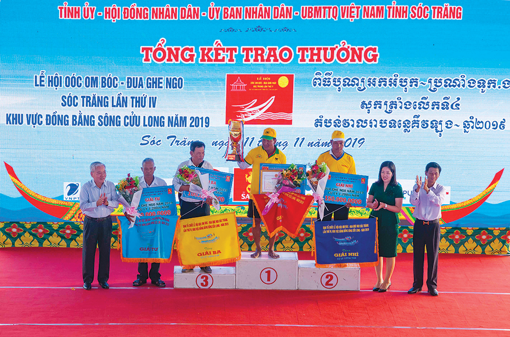Sôi nổi Lễ hội Oóc Om Bóc - đua ghe ngo Sóc Trăng lần thứ IV khu vực ĐBSCL năm 2019 Sôi nổi Lễ hội Oóc Om Bóc - đua ghe ngo Sóc Trăng lần thứ IV khu vực ĐBSCL năm 2019