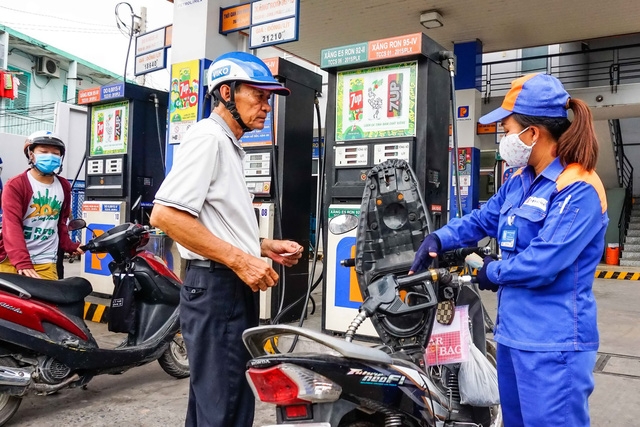 Giá xăng ngày mai (15-11) có thể tăng tới 500 đồng/lít