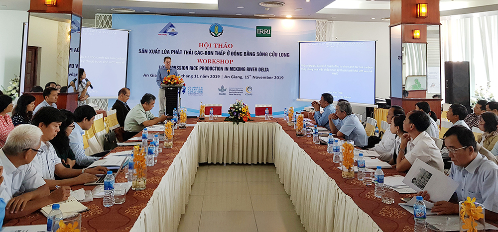 Bàn giao bản đồ tưới ngập khô xen kẽ cho An Giang Bàn giao bản đồ tưới ngập khô xen kẽ cho An Giang
