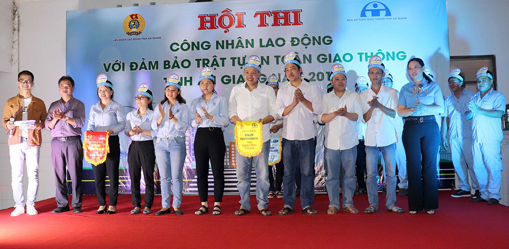 Hội thi “Công nhân lao động với đảm bảo trật tự an toàn giao thông”