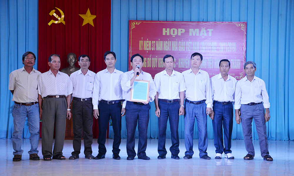Châu Thành thành lập Quỹ Khuyến học – Khuyến tài Trường Tiểu học A Vĩnh Thành