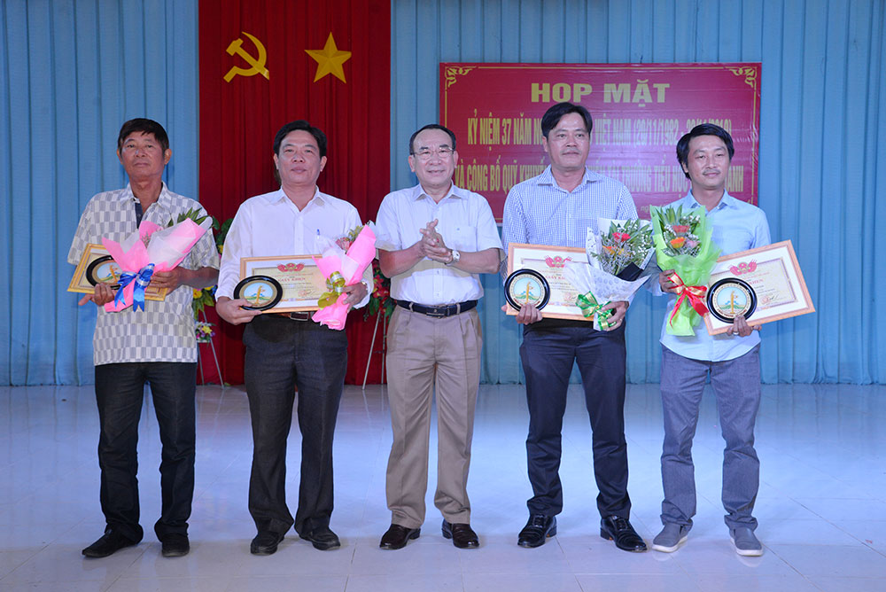 Châu Thành thành lập Quỹ Khuyến học – Khuyến tài Trường Tiểu học A Vĩnh Thành
