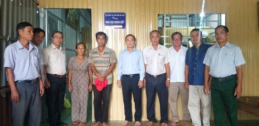 TP. Châu Đốc bàn giao 56 căn nhà Đại đoàn kết cho các hộ nghèo