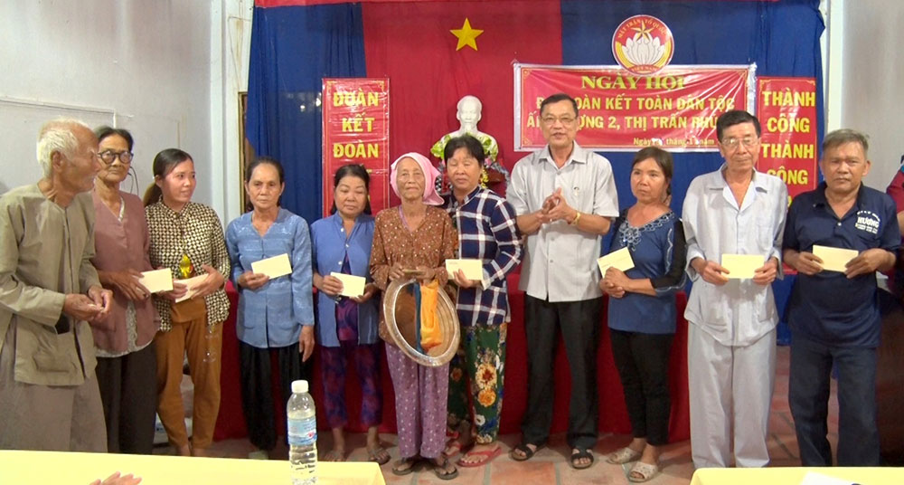 Nô nức ngày hội Đại đoàn kết tại huyện Phú Tân