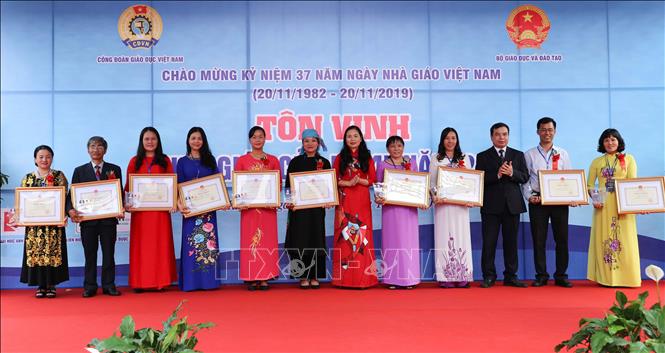 Vinh danh 183 nhà giáo tiêu biểu toàn quốc năm 2019